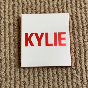 Kylie’s kiss me